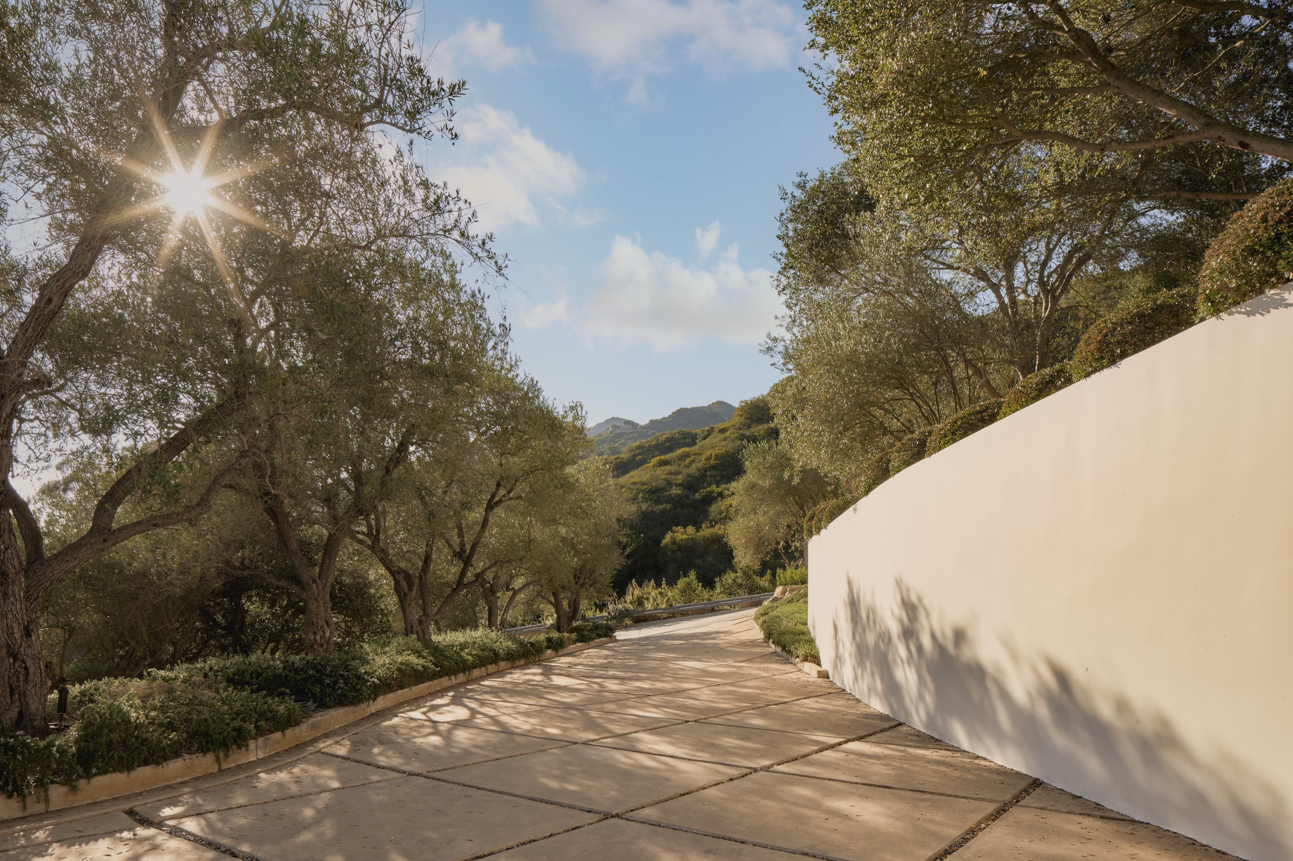 1130 East Mountain Drive — photo 4